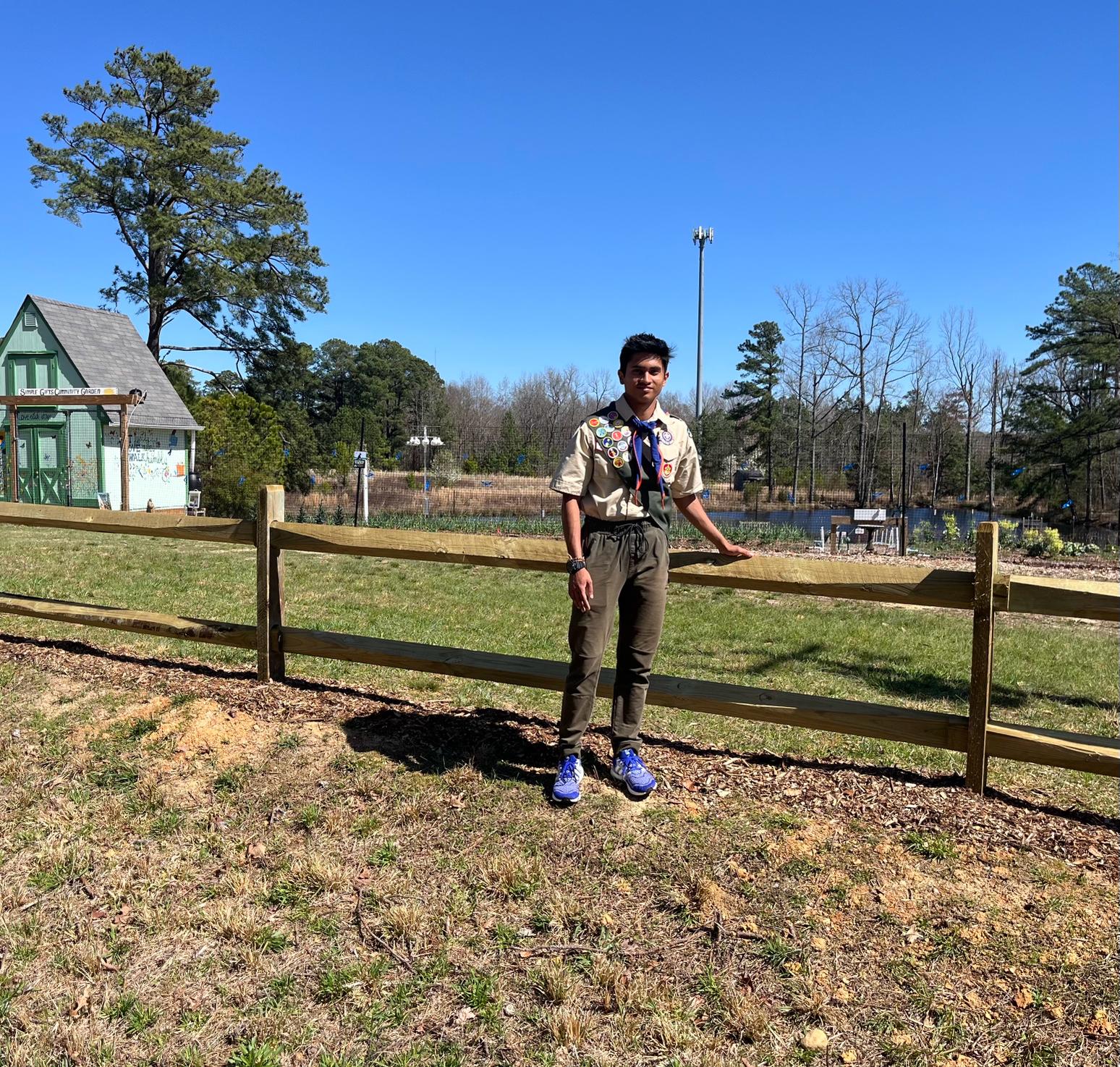 A Spiffy New Fence for the Garden!