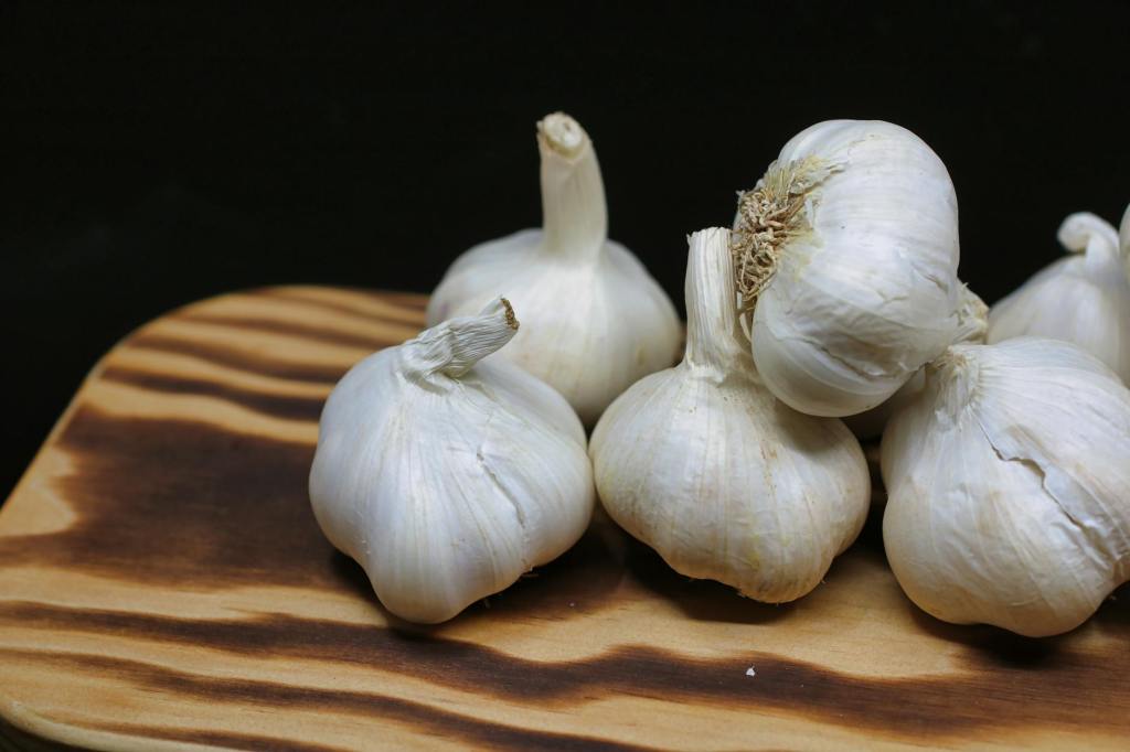 Garlic on a cutting board